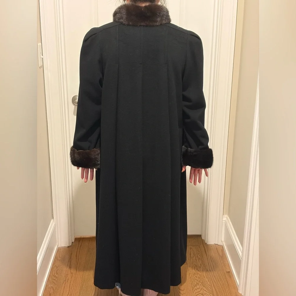 Vintage J Percy for Marvin Richards Black Wool Coat with Fur Accents - Picture 5 of 5